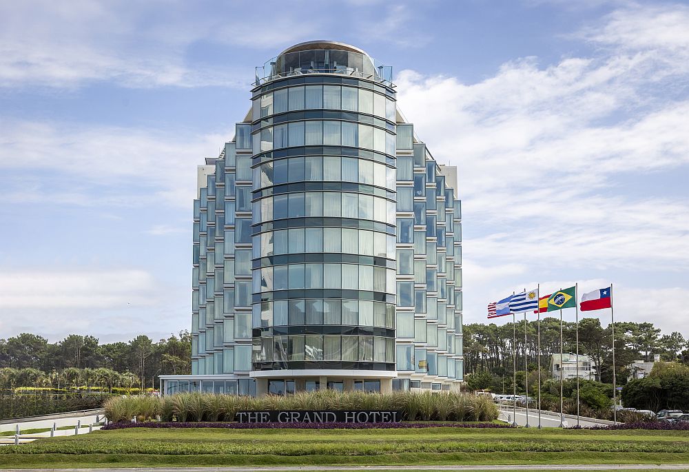 Remolino en La Brava: The Grand Hotel Punta del Este celebró su década con una fiesta inolvidable