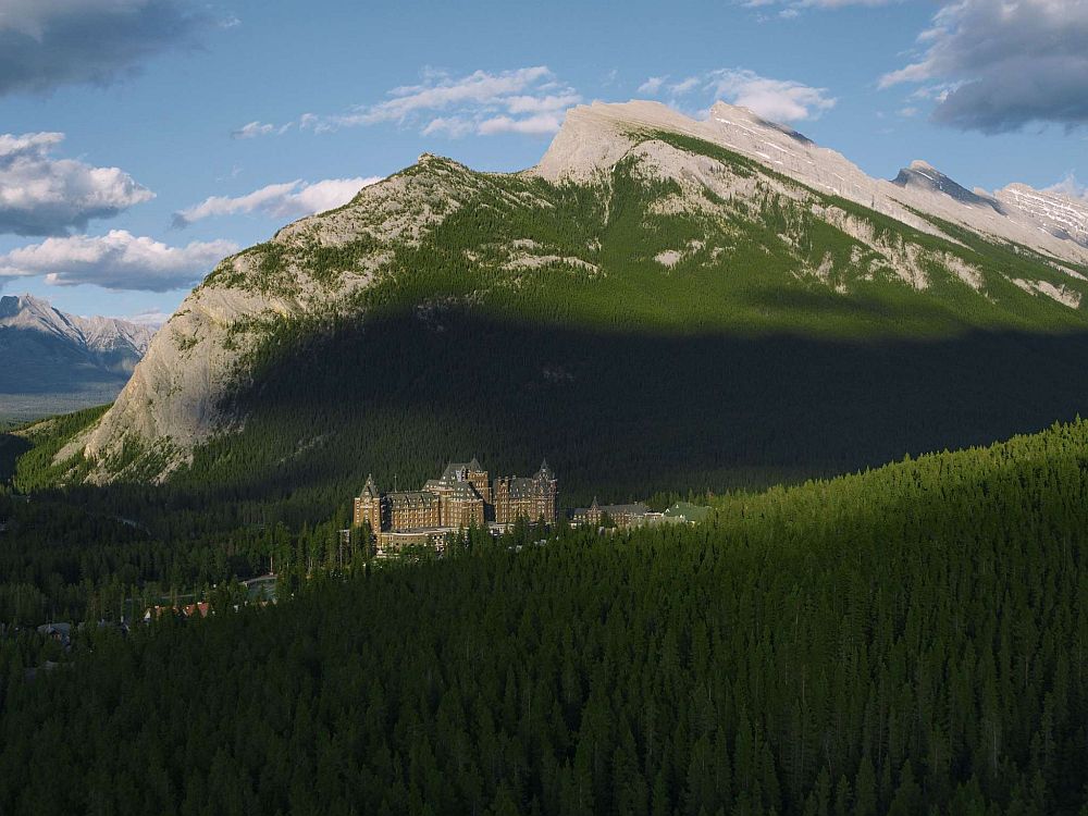 Banff: el origen del lujo en la naturaleza (y el hotel que lo cambió todo)