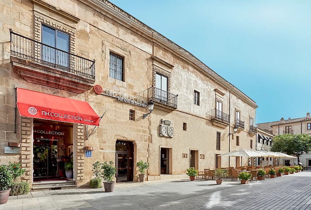 El NH Palacio de Oquendo es el mejor lugar para alojarse (y comer) en Cáceres