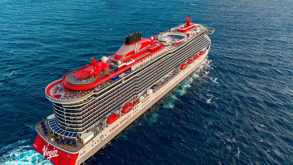 Cruceros super temáticos: vivir en un policial, preparar chocolate o recorrer campos de golf